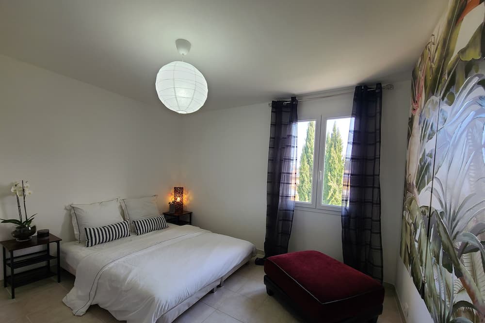 Photo of Bedroom in La Roque-d'Antheron