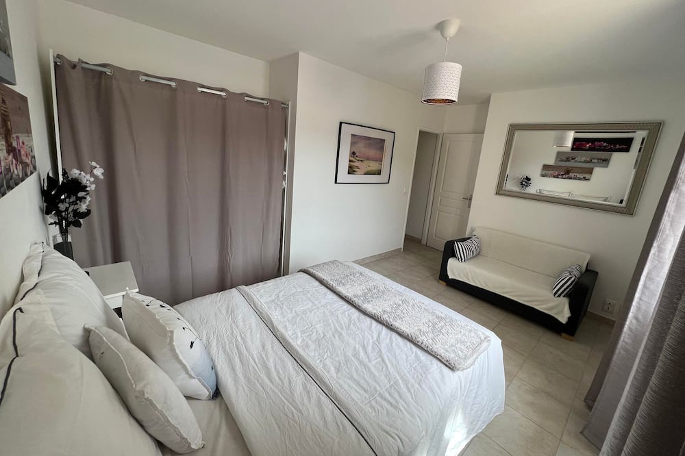 Photo of Bedroom in La Roque-d'Antheron