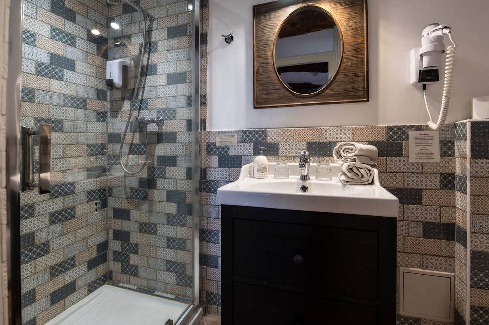 Photo of Bathroom in Venasque
