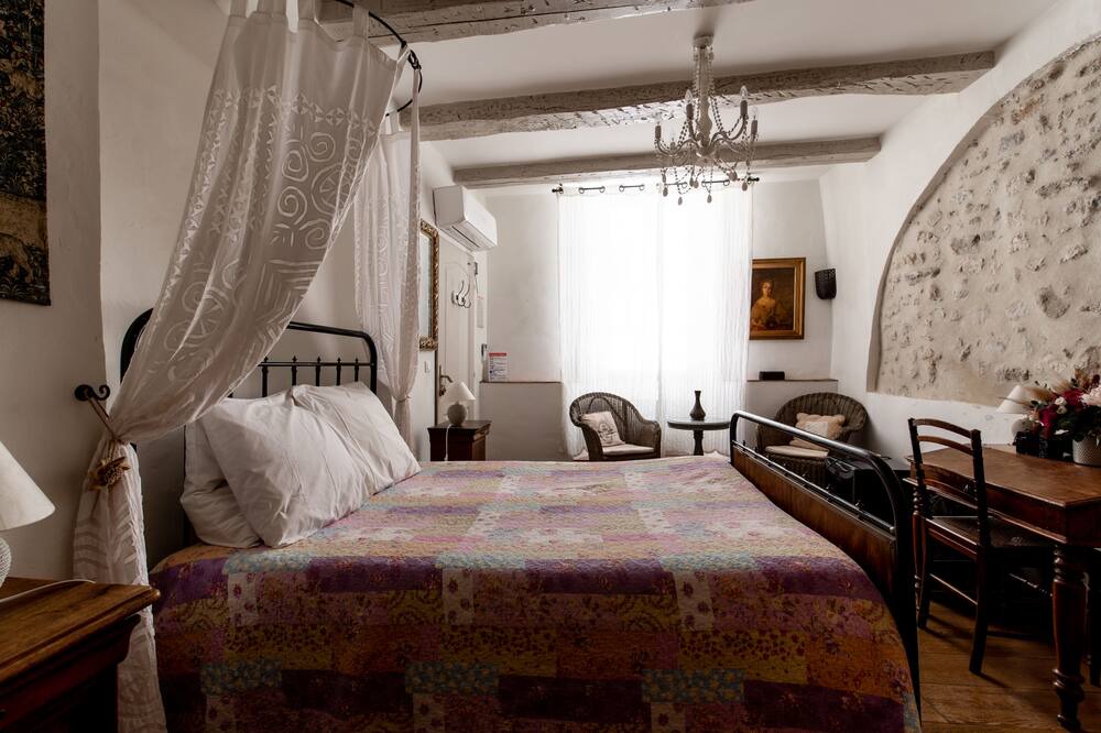 Photo of Bedroom in Venasque