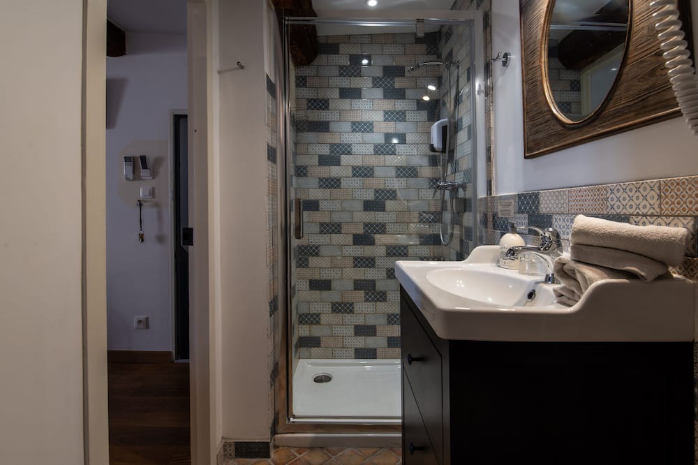 Photo of Bathroom in Venasque