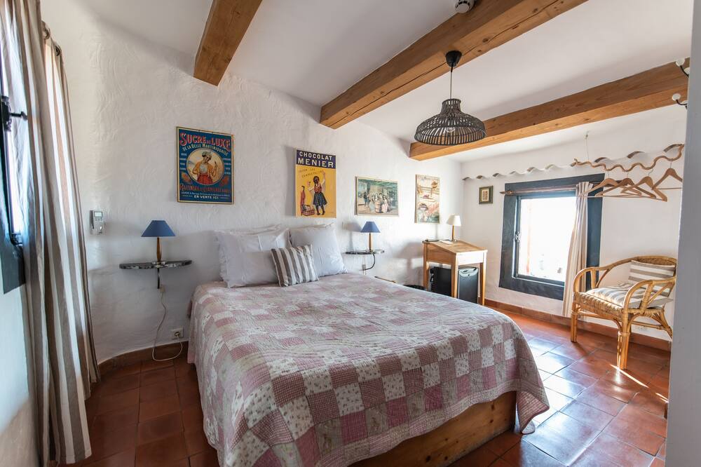 Photo of Bedroom in Venasque