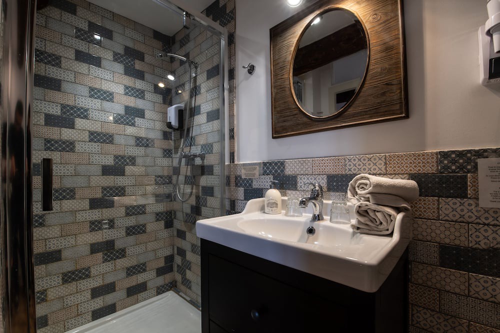 Photo of Bathroom in Venasque