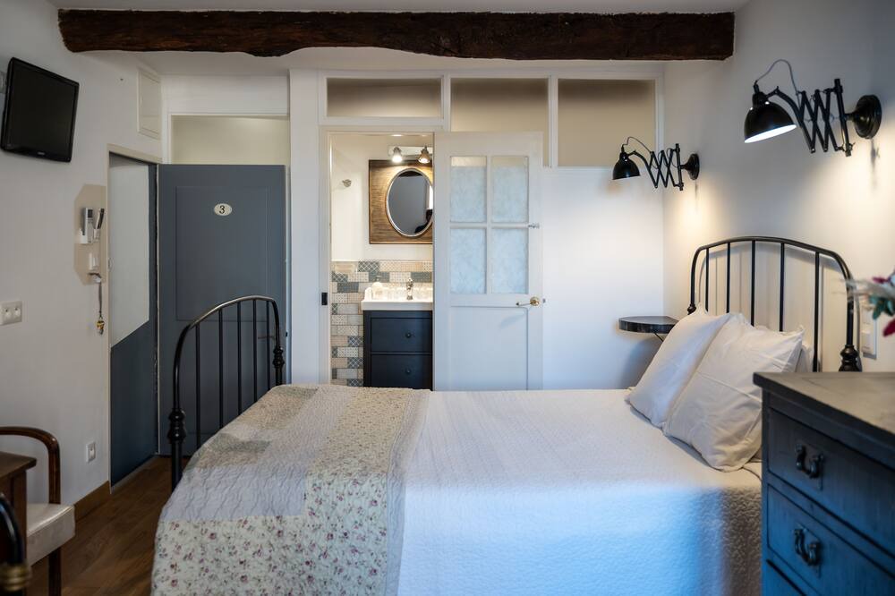 Photo of Bedroom in Venasque