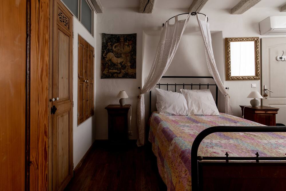 Photo of Bedroom in Venasque