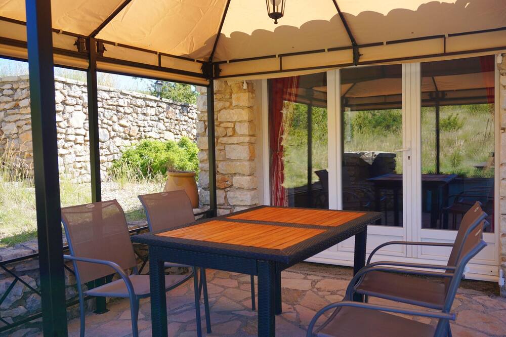 Photo of Patio Balcony in Simiane-la-Rotonde