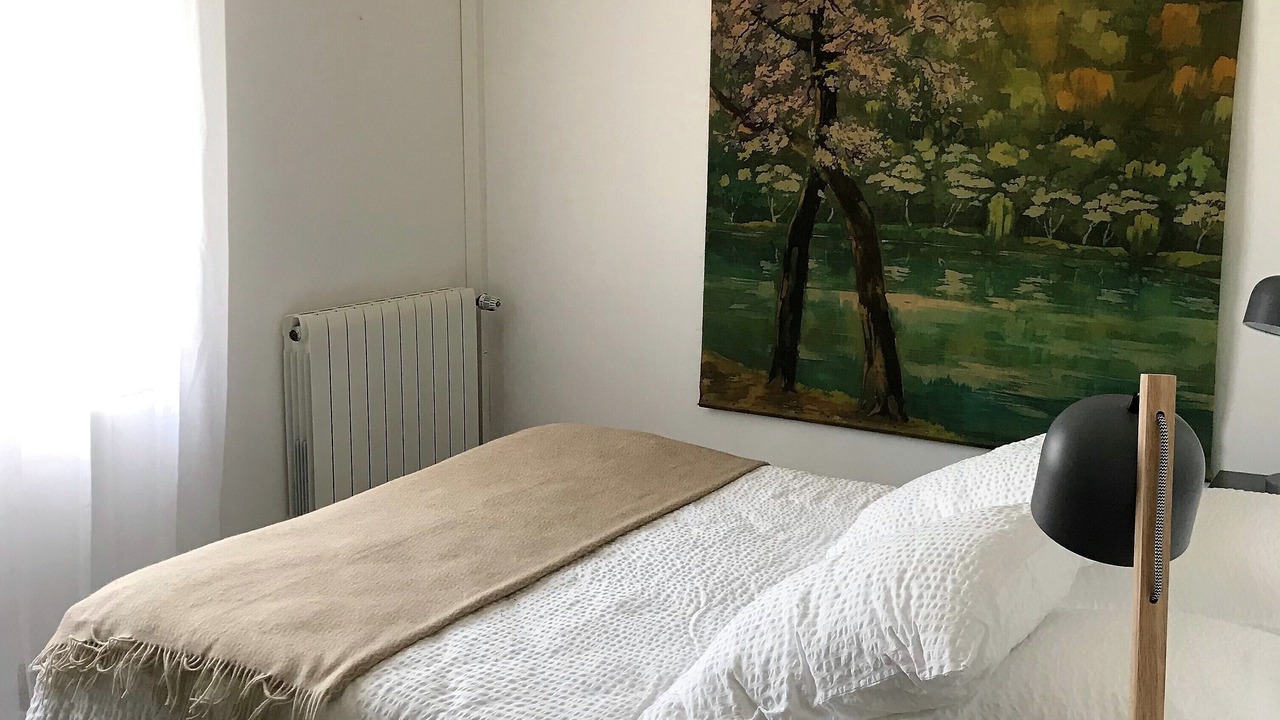 Photo of Bedroom in Orange