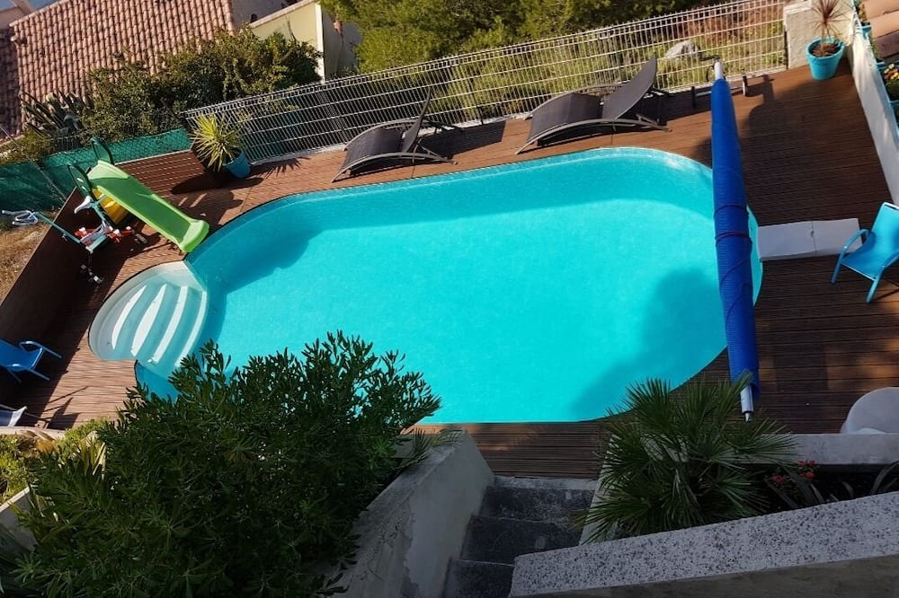 Photo of Outdoor in Saint-Mitre-les-Remparts