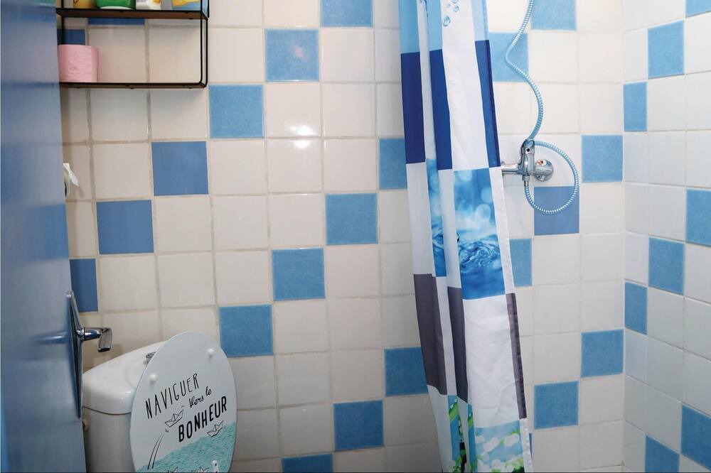 Photo of Bathroom in Sablet