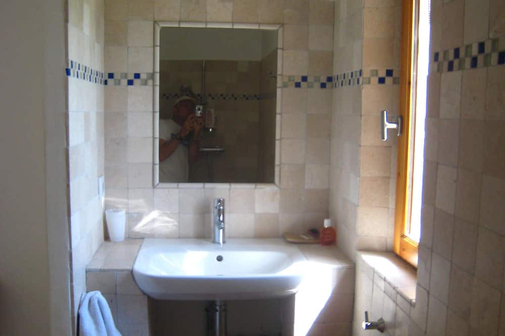 Photo of Bathroom in Pelissanne
