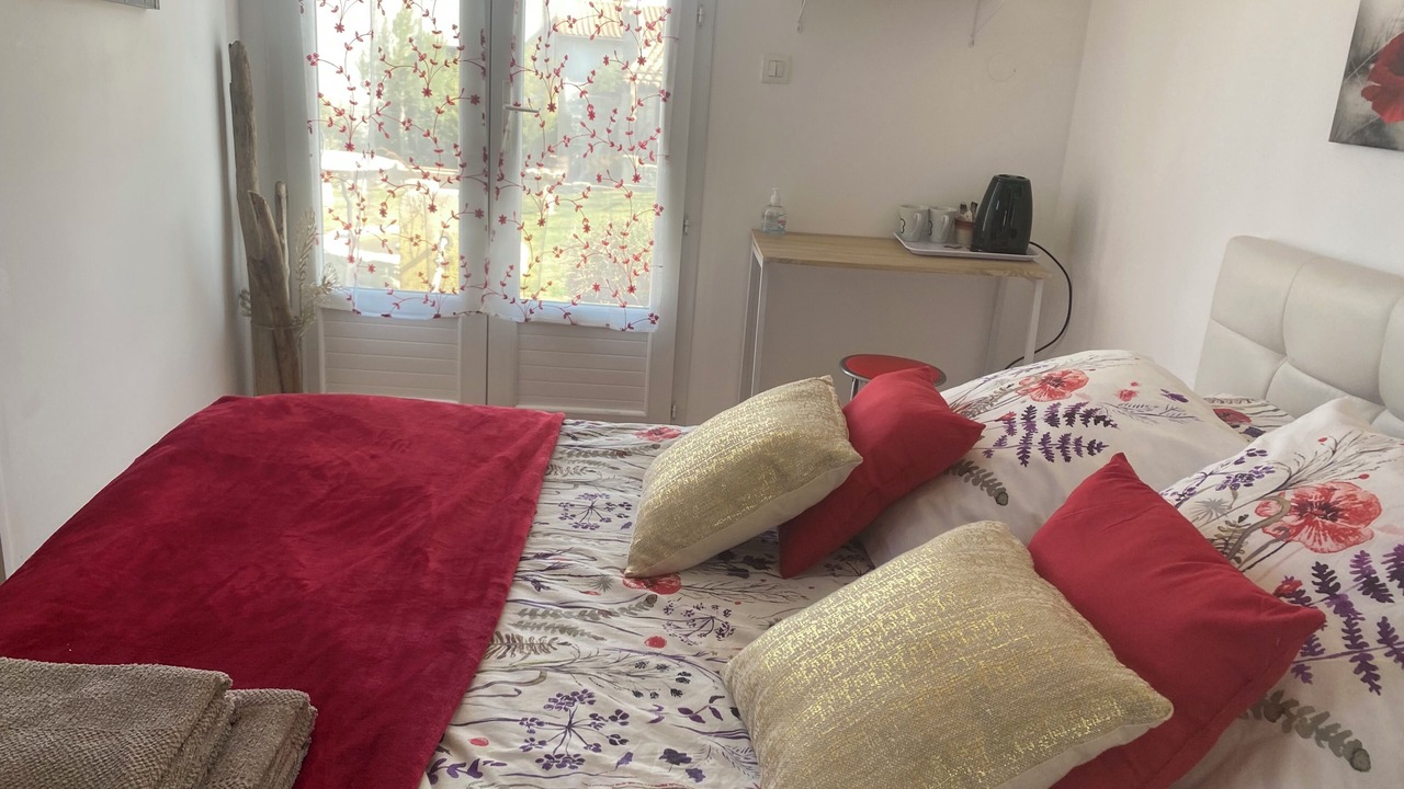 Photo of Bedroom in Comps