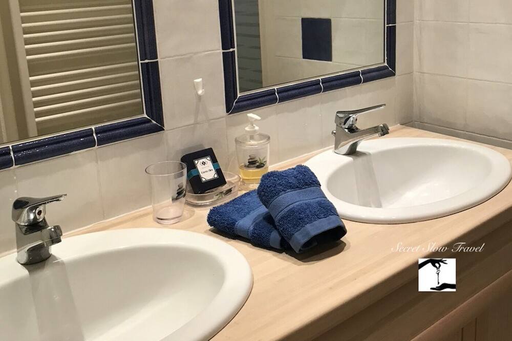 Photo of Bathroom in Venasque