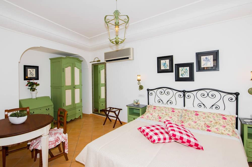 Photo of Bedroom in Path of the Gods