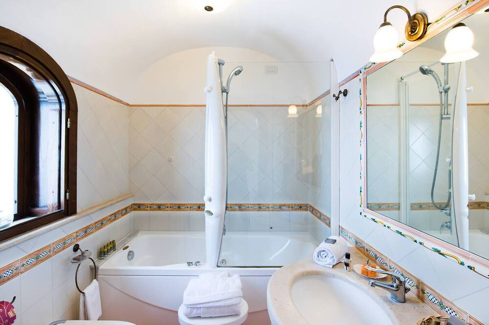 Photo of Bathroom in Path of the Gods