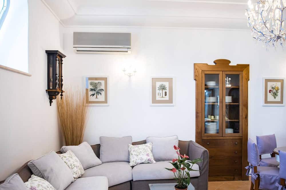 Photo of Livingroom in Path of the Gods