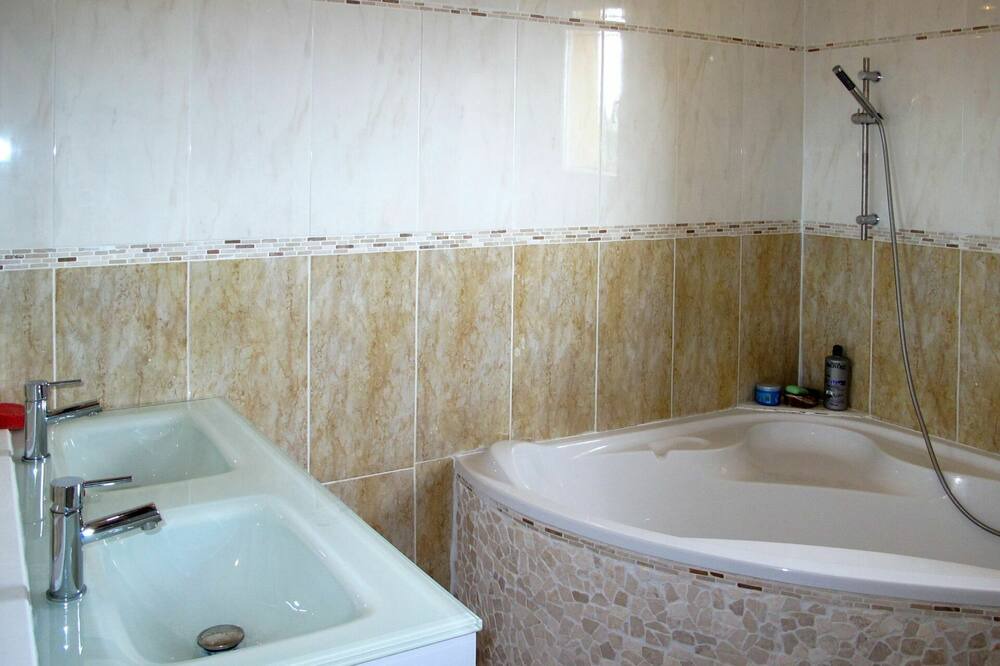 Photo of Bathroom in Montfort-sur-Argens