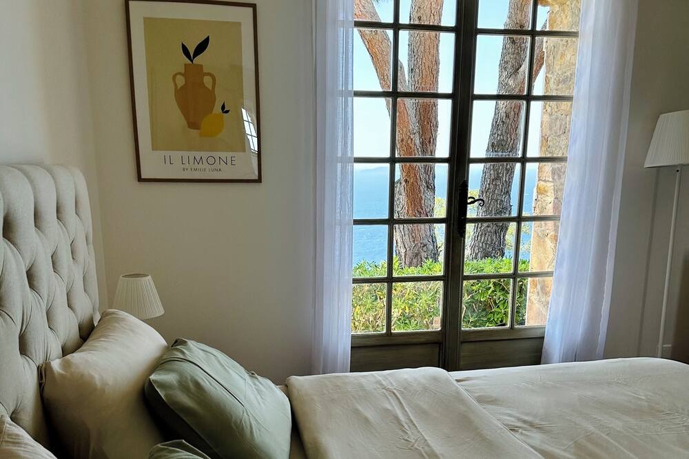 Photo of Bedroom in Le Rayol
