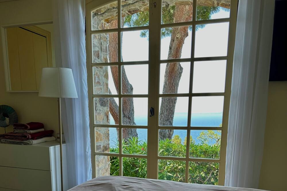 Photo of Bedroom in Le Rayol