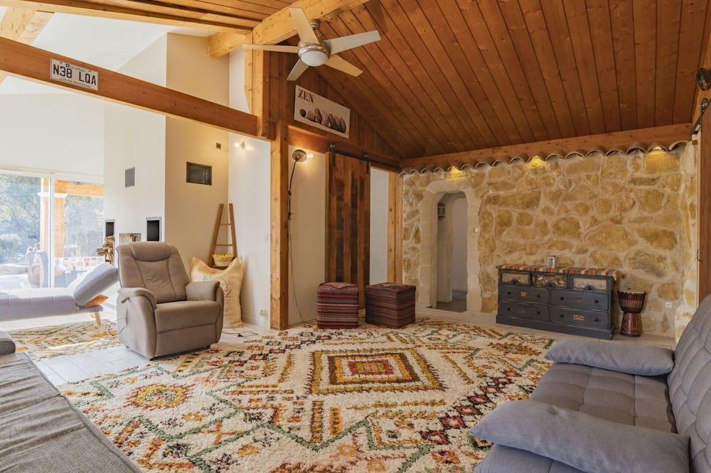 Photo of Bedroom in Jouques