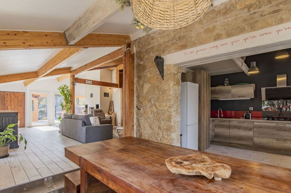 Photo of Bedroom in Jouques