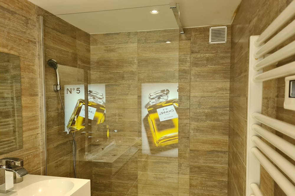 Photo of Bathroom in Seranon
