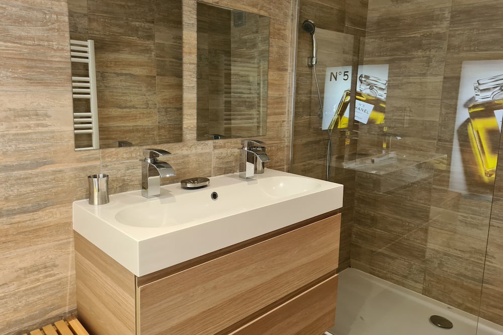 Photo of Bathroom in Seranon