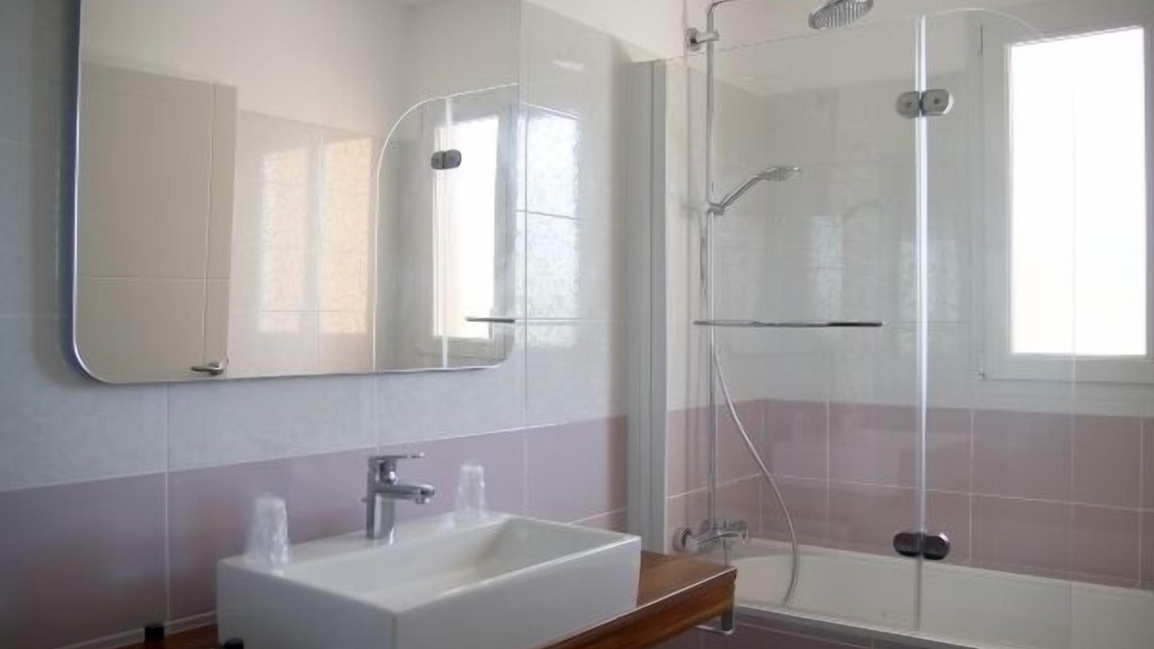 Photo of Bathroom in Cuers