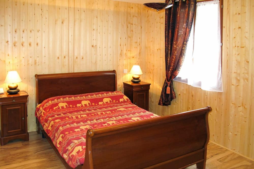 Photo of Bedroom in Mallefougasse-Auges