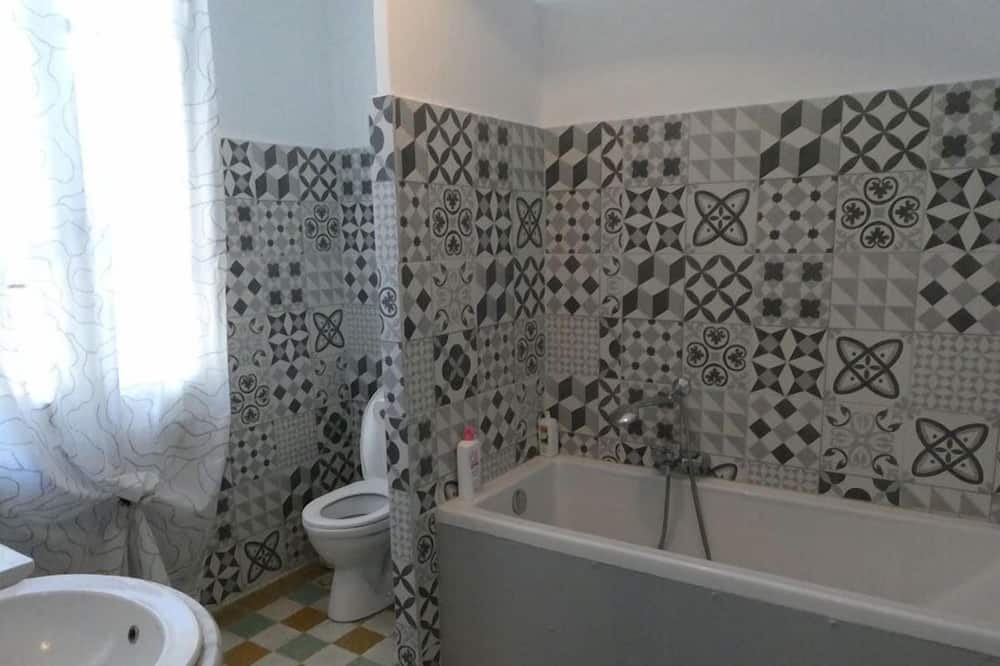 Photo of Bathroom in Caromb