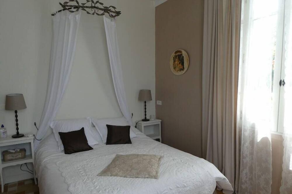 Photo of Bedroom in Caromb