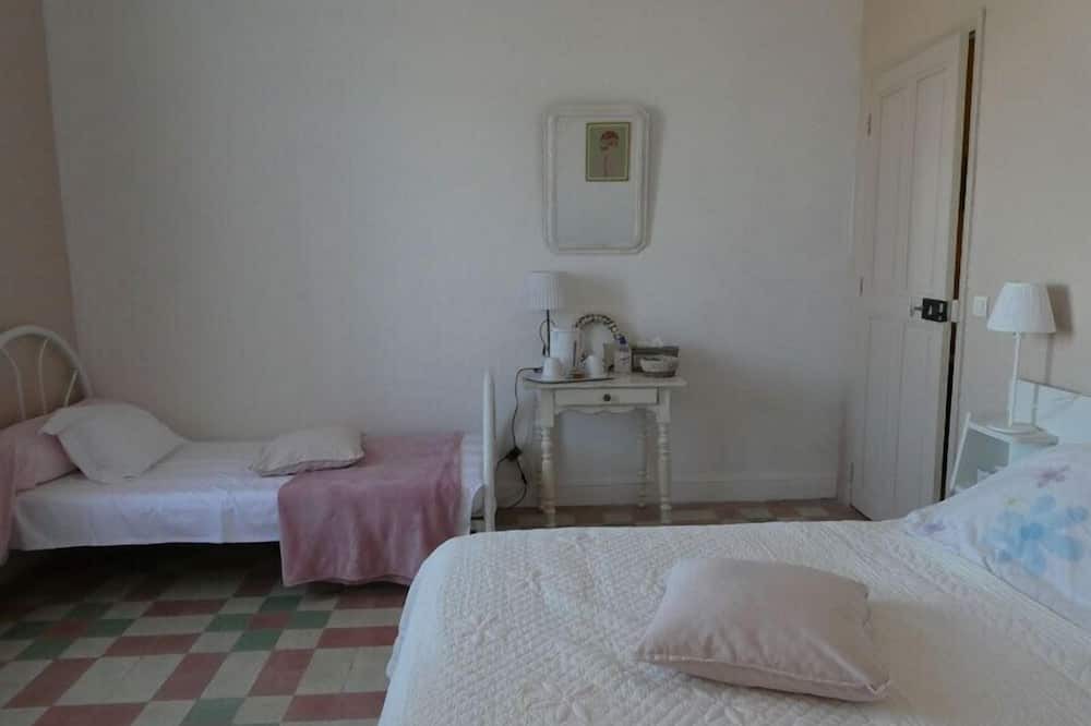 Photo of Bedroom in Caromb