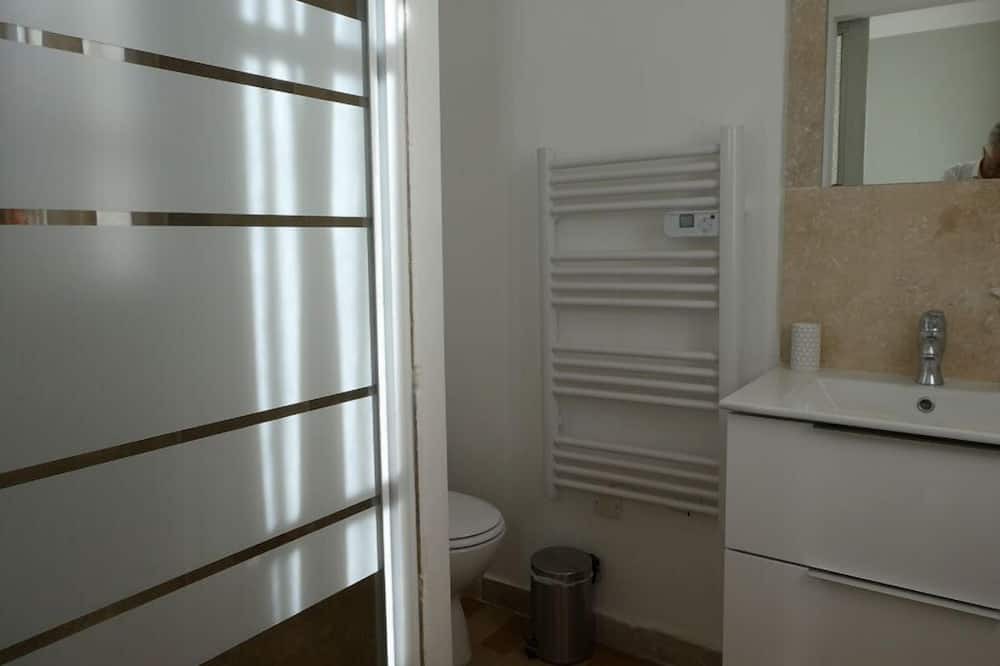 Photo of Bathroom in Caromb