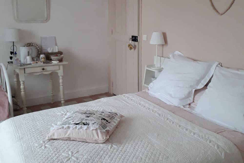 Photo of Bedroom in Caromb