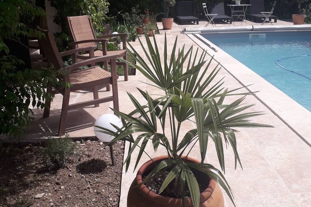 Photo of Outdoor in Caromb