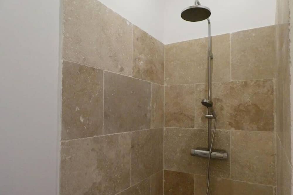Photo of Bathroom in Caromb