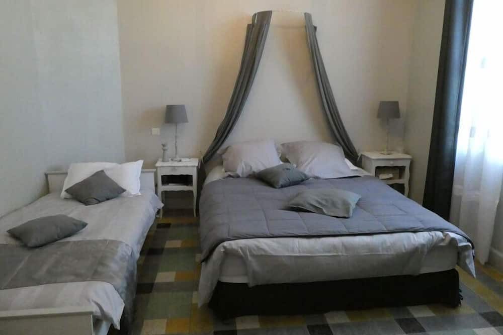 Photo of Bedroom in Caromb