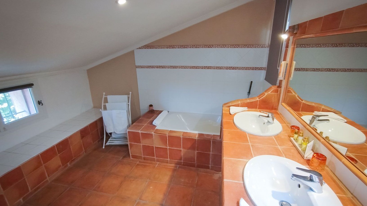 Photo of Bathroom in Ledenon