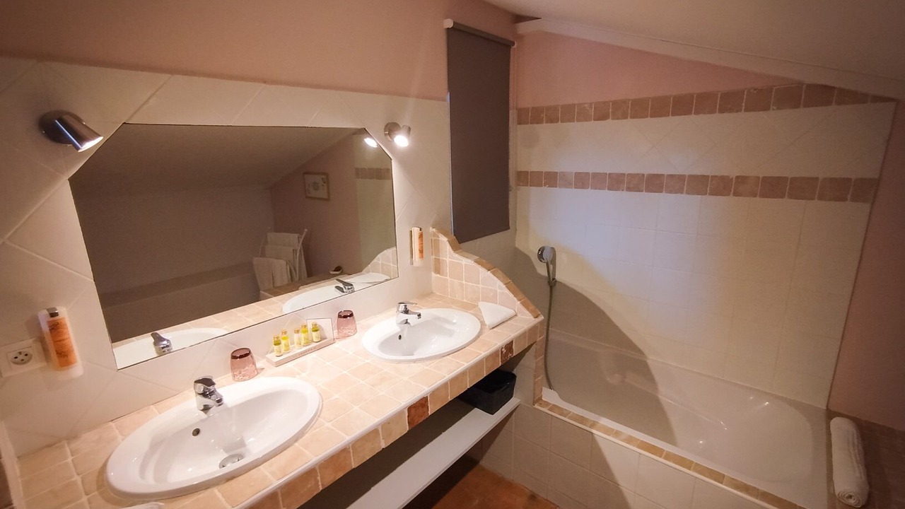 Photo of Bathroom in Ledenon
