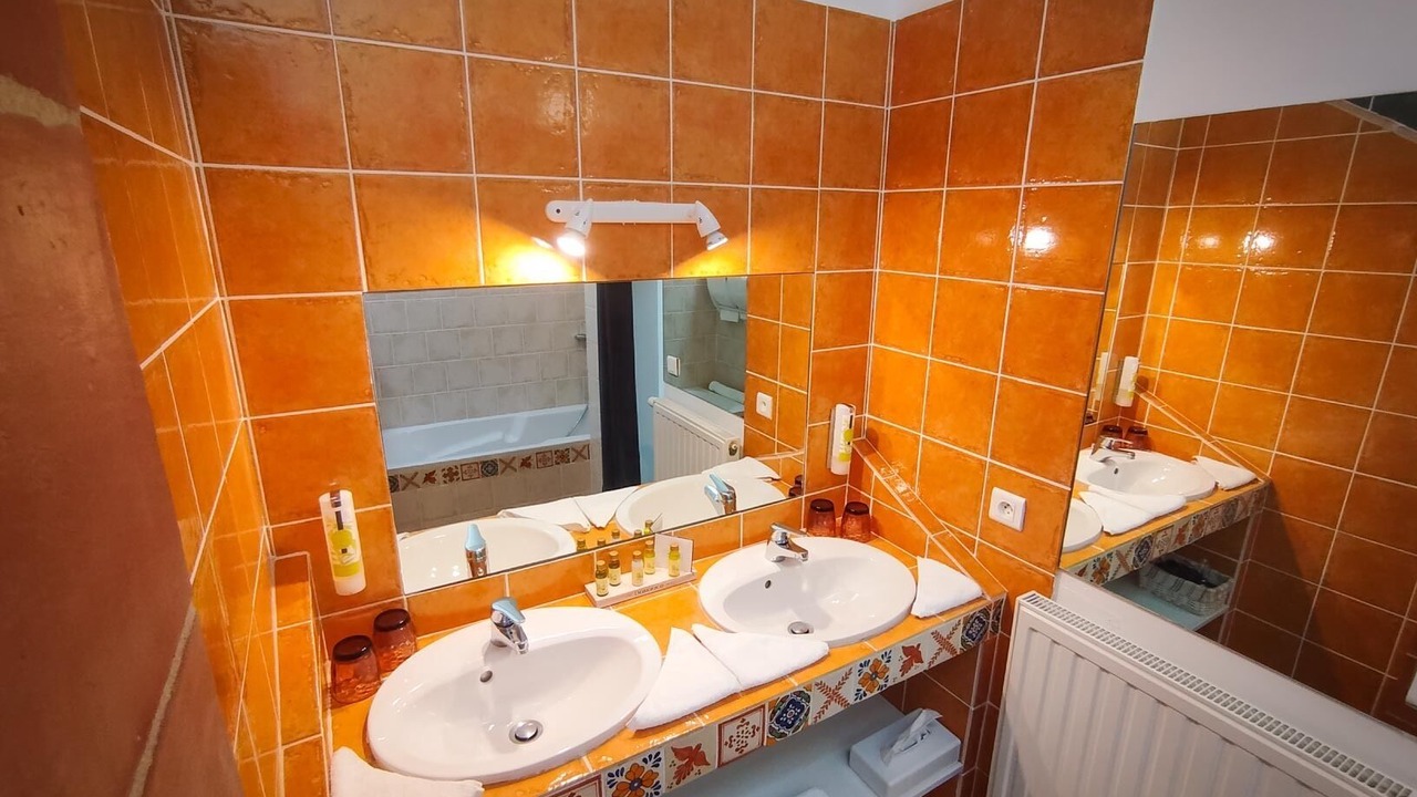 Photo of Bathroom in Ledenon