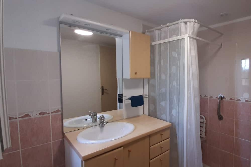 Photo of Bathroom in Tourves