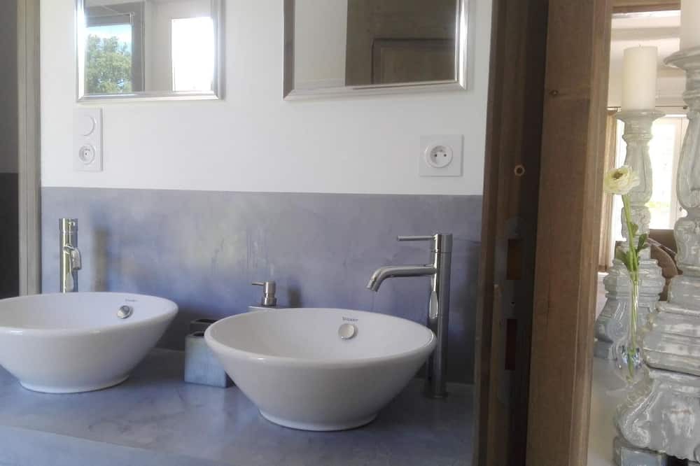 Photo of Bathroom in Cairanne