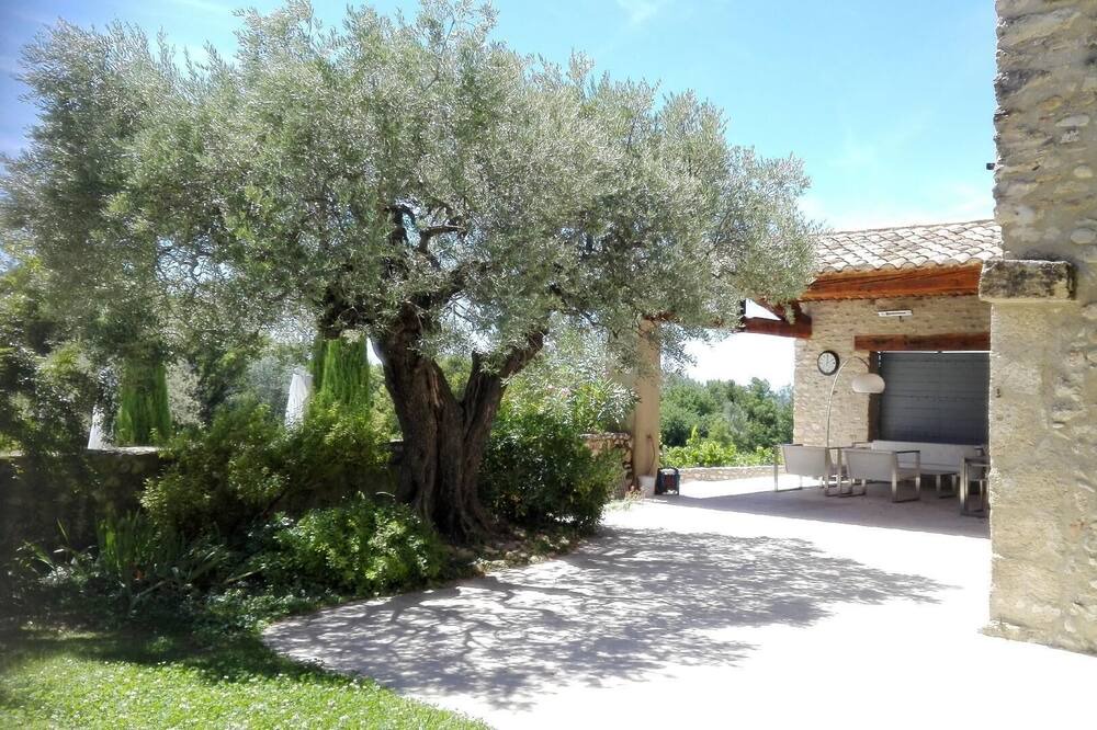Photo of Outdoor in Cairanne