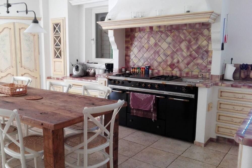 Photo of Kitchen in Cairanne
