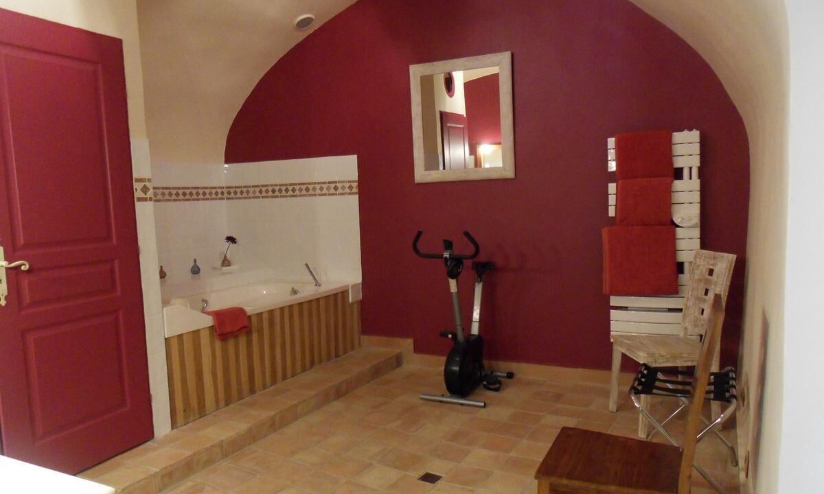 Photo of Bathroom in Venelles