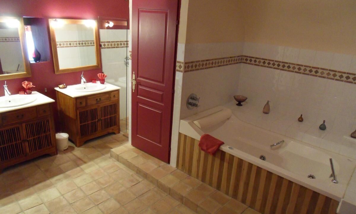 Photo of Bathroom in Venelles