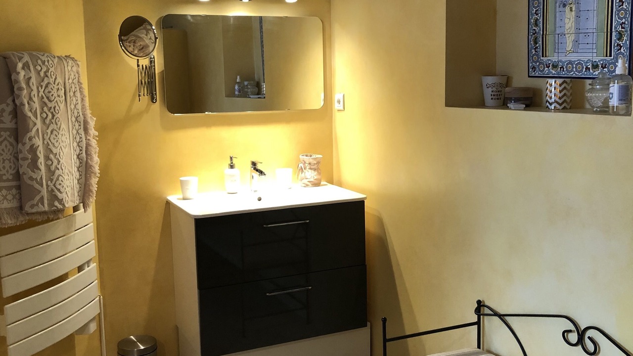Photo of Bathroom in Courthezon