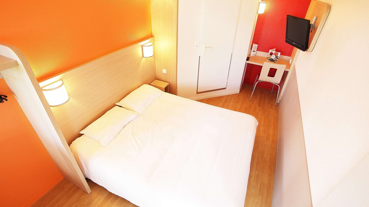 Photo of Bedroom in Orange