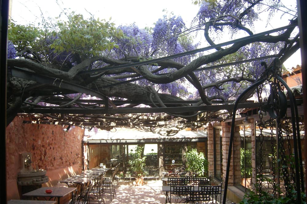 Photo of Patio Balcony in Roussillon