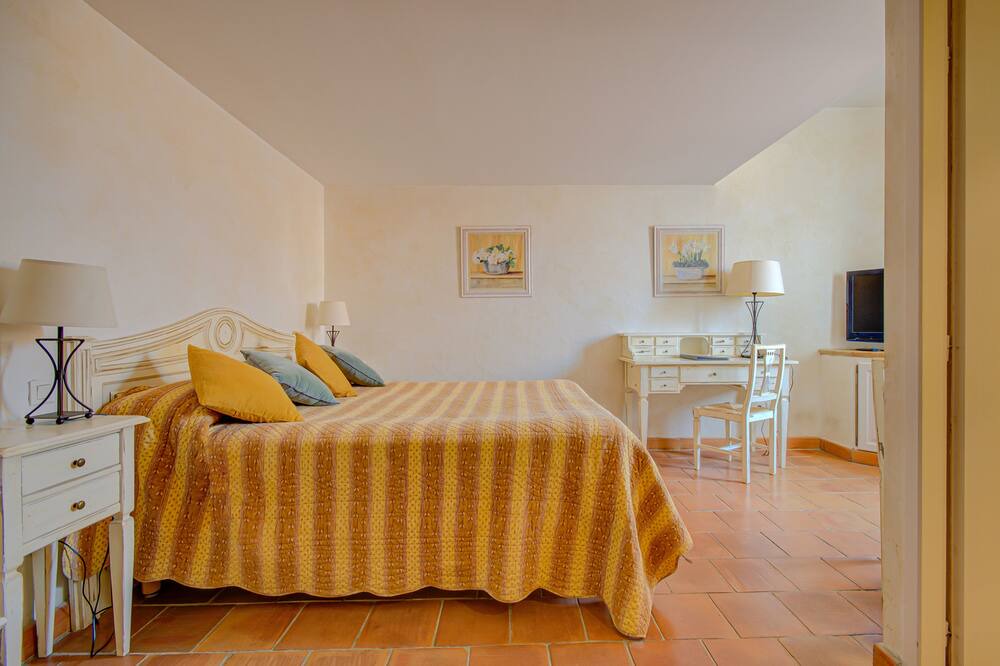 Photo of Bedroom in Roussillon
