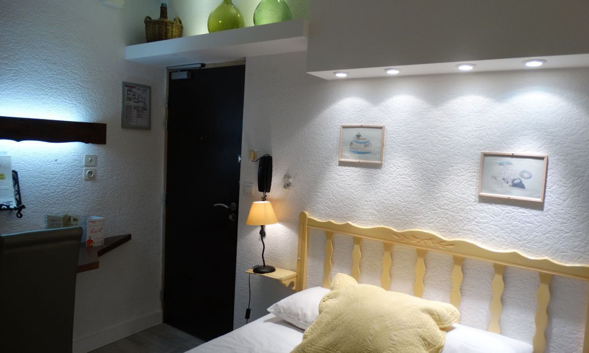 Photo of Bedroom in Orange